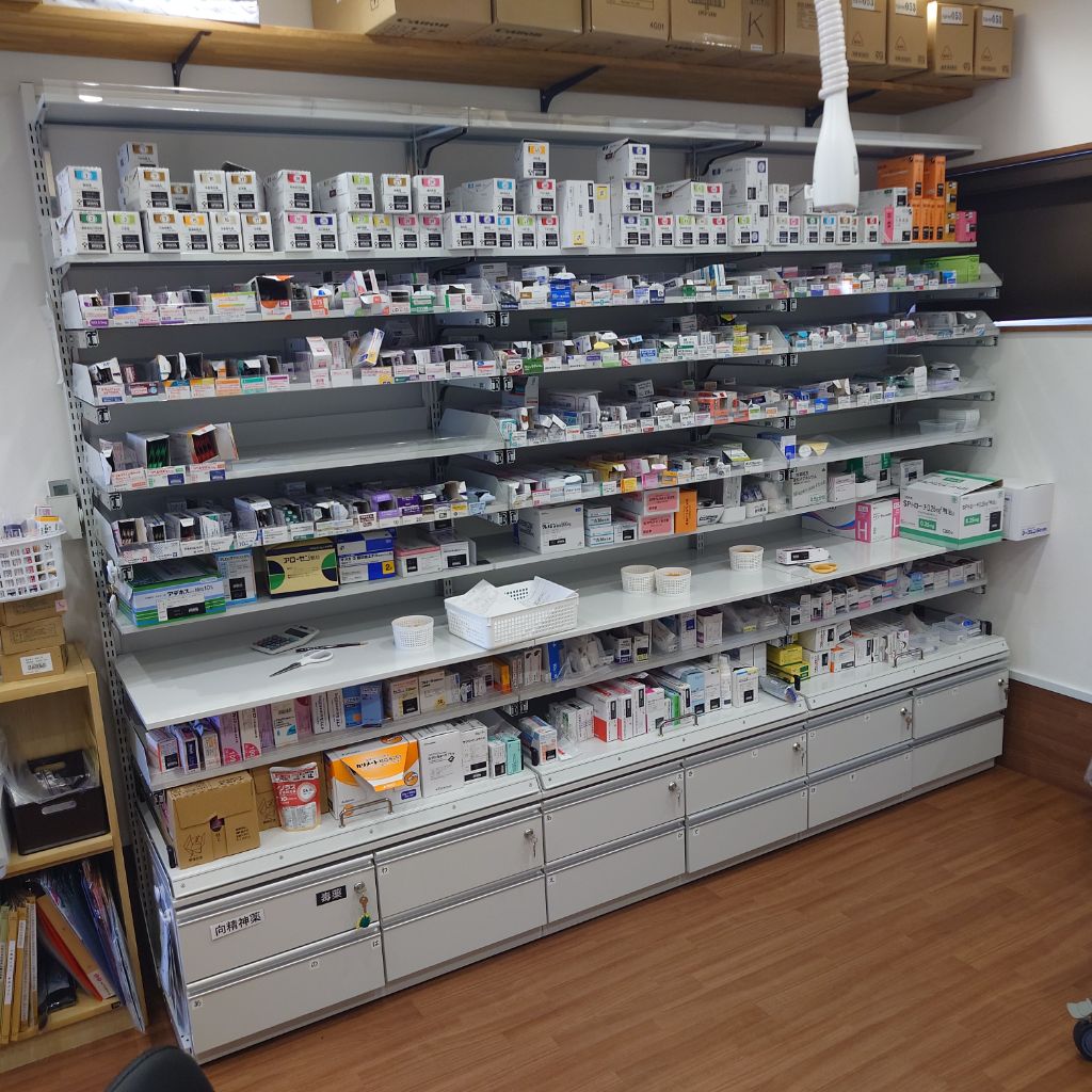 Kidera Pharmacy Interior - Pharmaceutical Display